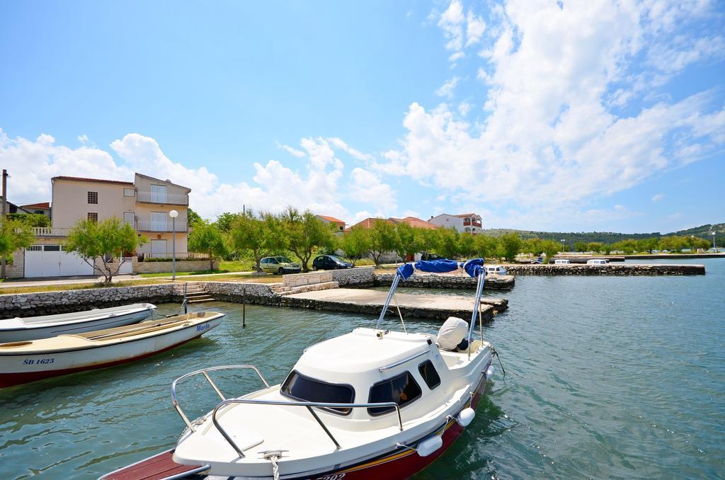 Apartments Vila Punta Jadrtovac Luaran gambar