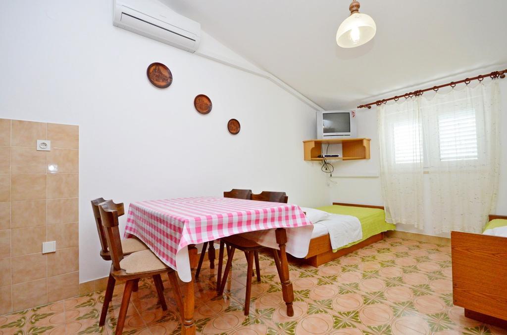 Apartments Vila Punta Jadrtovac Luaran gambar